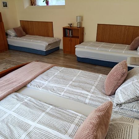 Cehmesterek Apartman 埃格尔 外观 照片