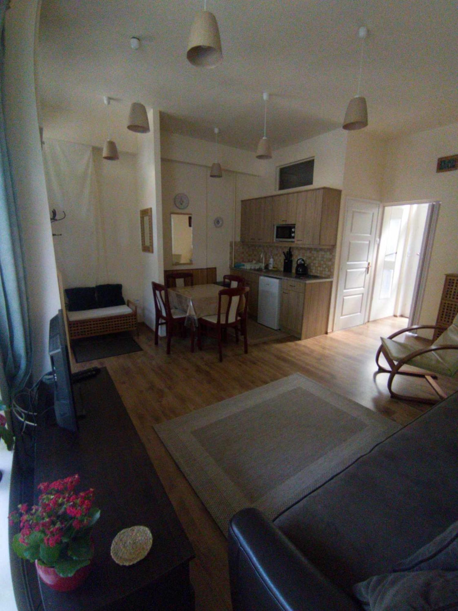 Cehmesterek Apartman 埃格尔 外观 照片