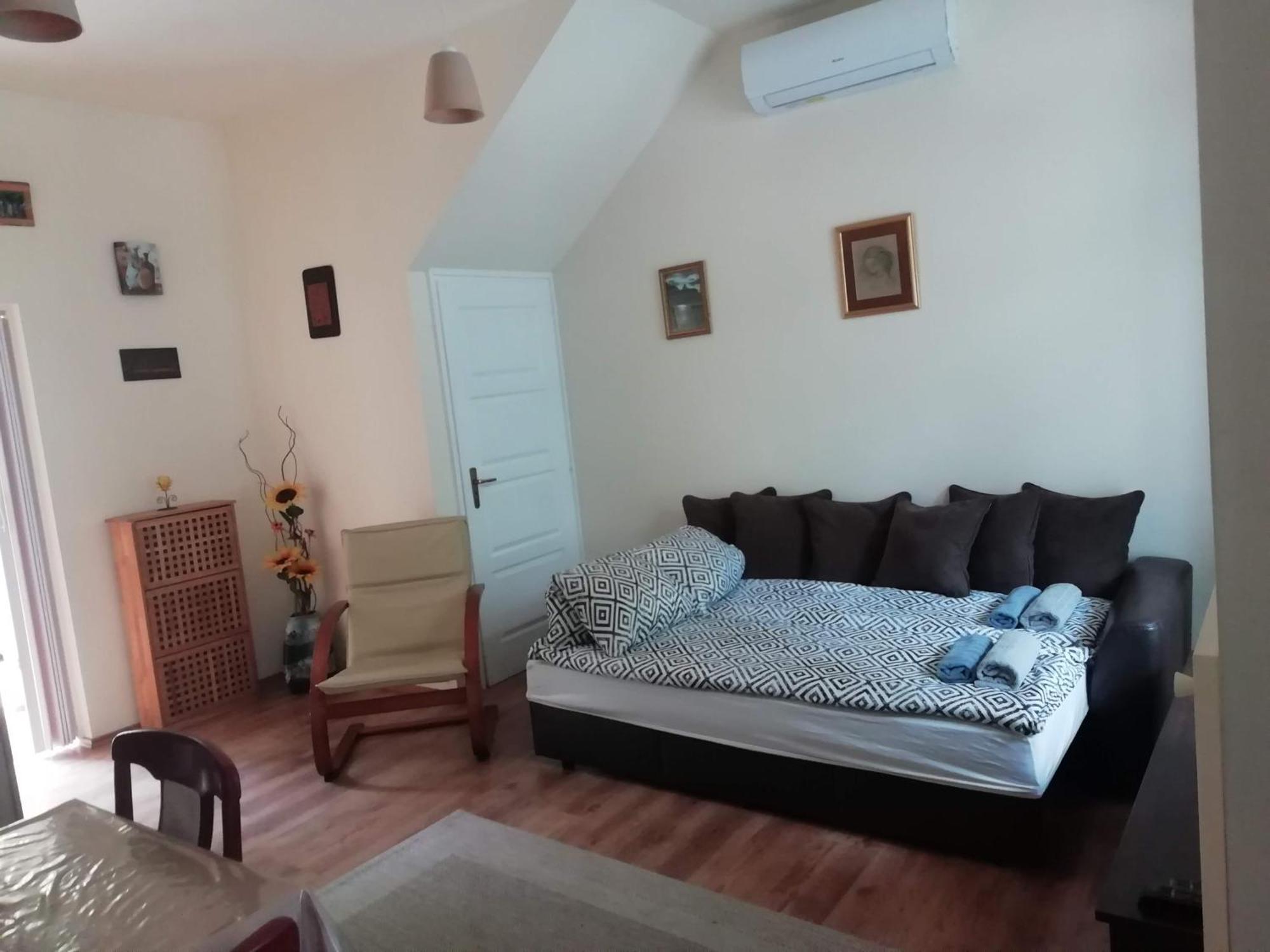 Cehmesterek Apartman 埃格尔 外观 照片